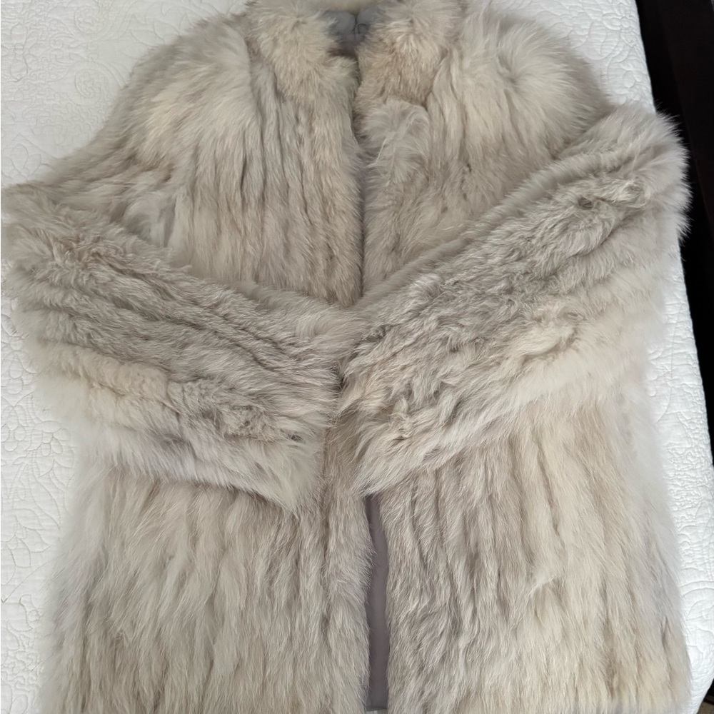 Beautiful Vintage Silver Fox Fur Coat by Saga - Picture 10 of 10